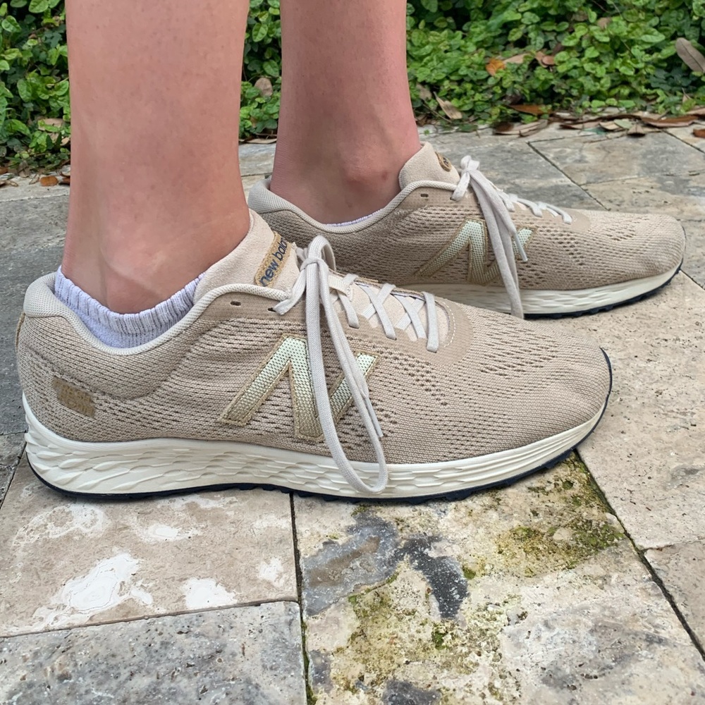 New balance tennis shoes